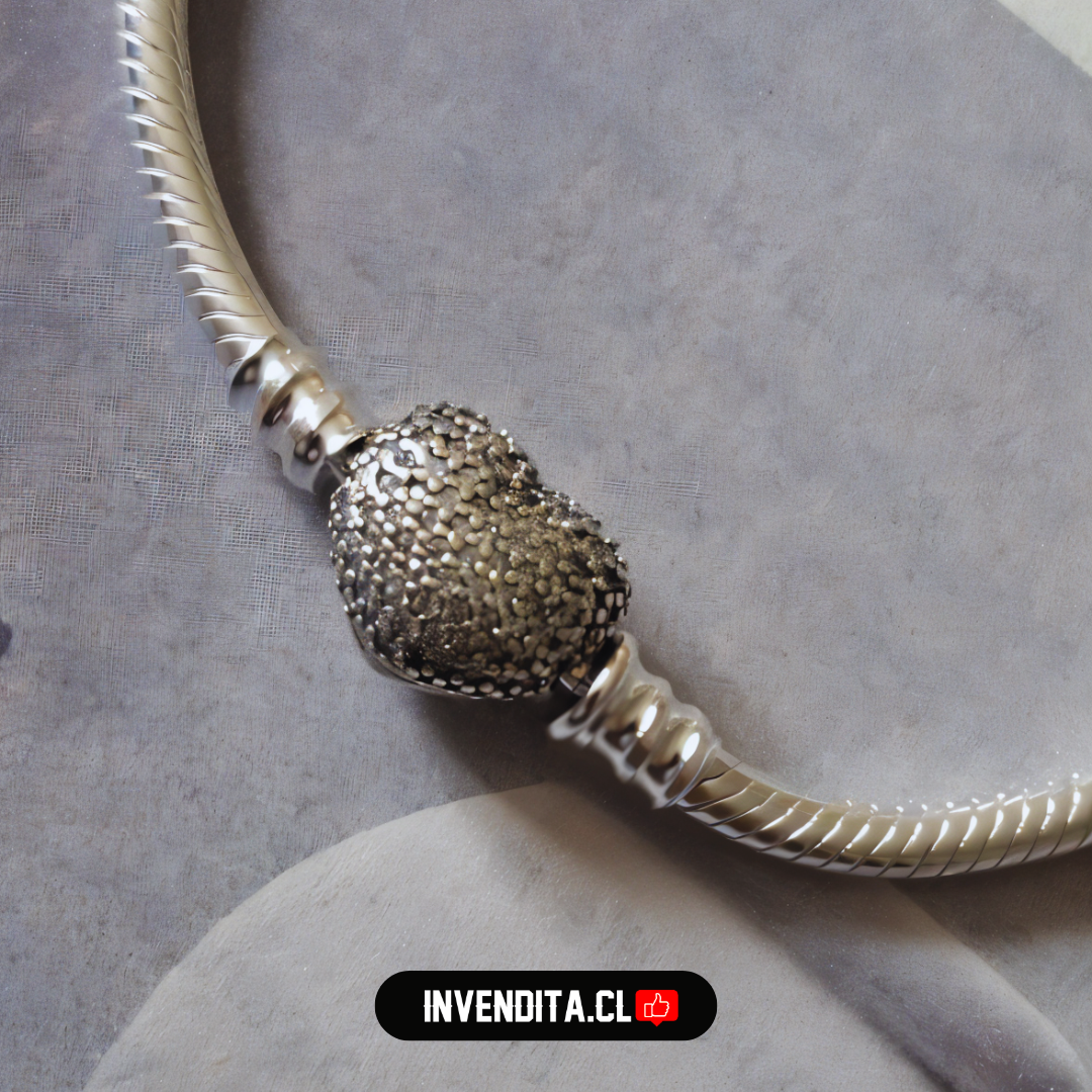 Pulsera estilo pandora de serpiente con broche de corazón centelleante