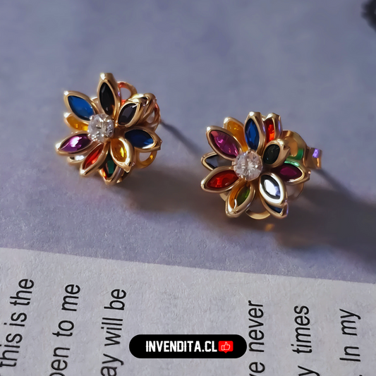 Aros enchapados en oro flores estilo loto con circones de colores