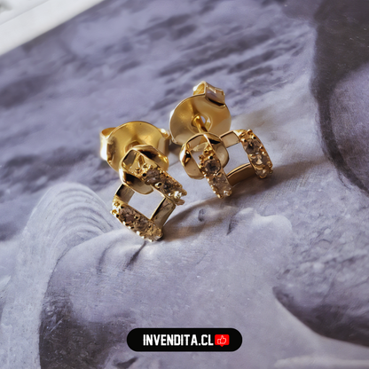 Aros enchapados en oro estilo marcos cruzados con circones