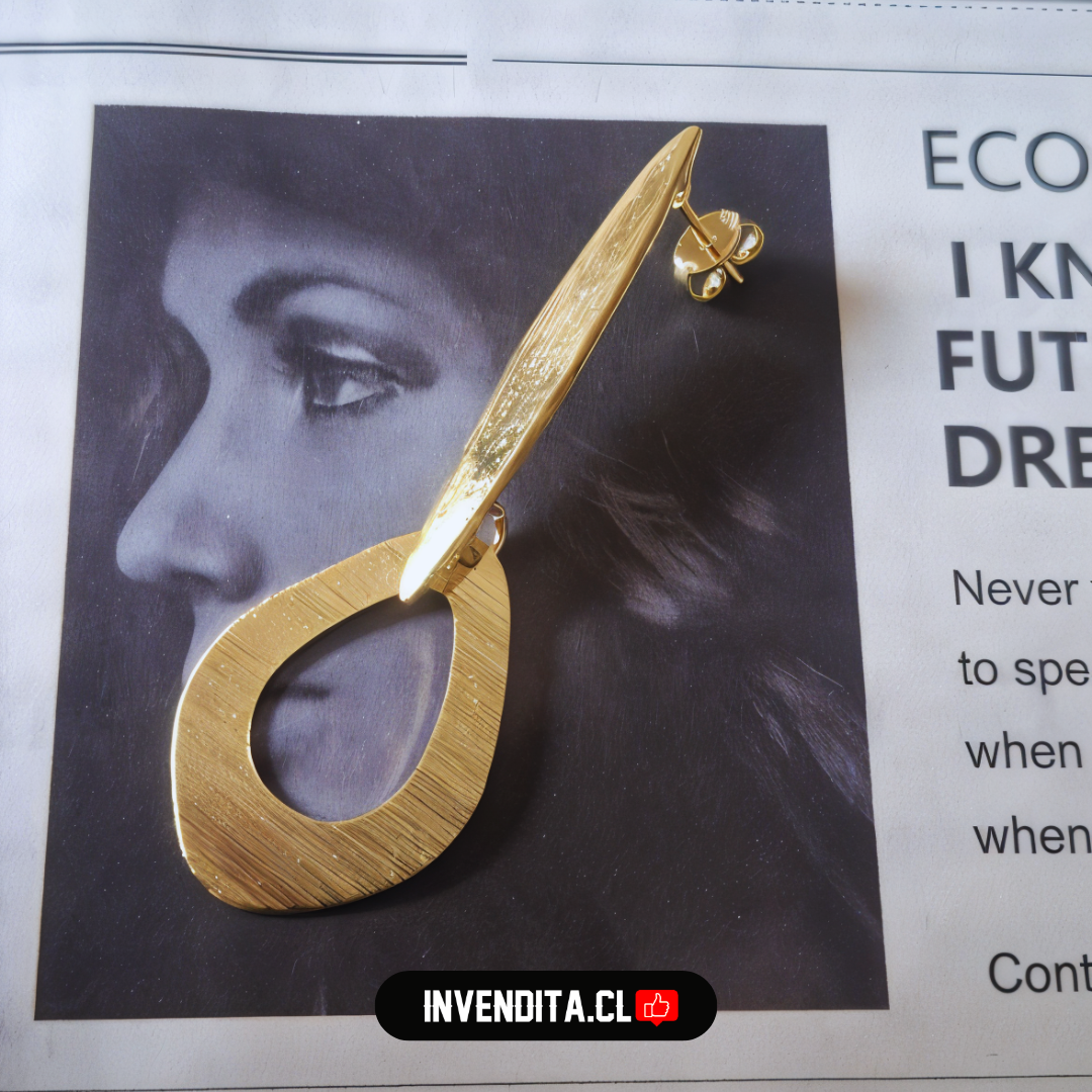 Aros enchapados en oro diseño varilla larga con hoja