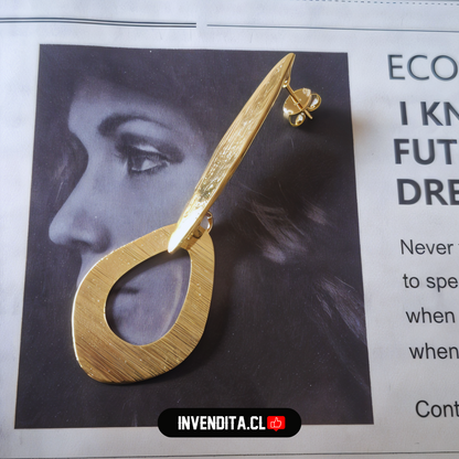 Aros enchapados en oro diseño varilla larga con hoja