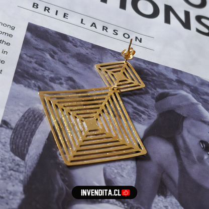 Aros enchapados en oro modelo geométricos