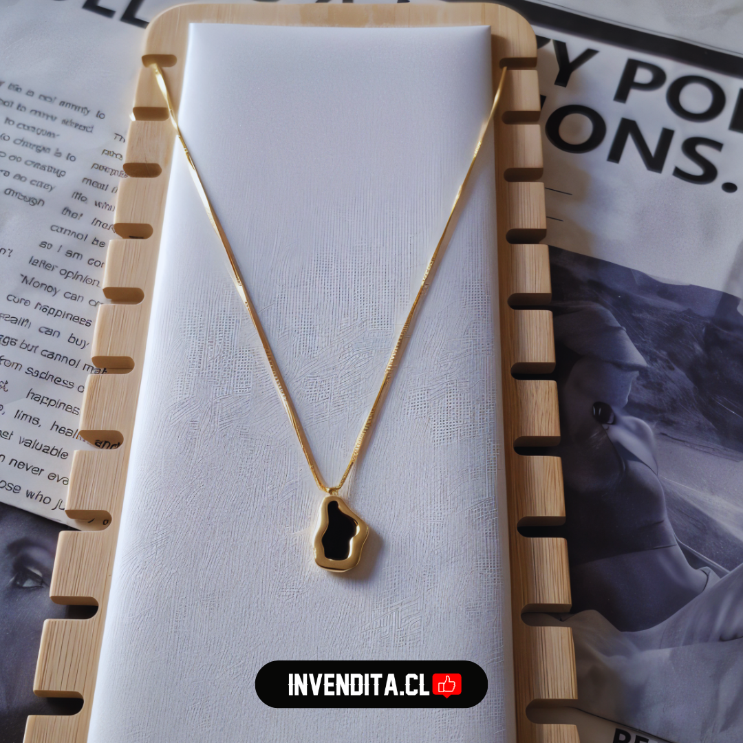 Collar enchapado en oro diseño irregular con esmaltado negro