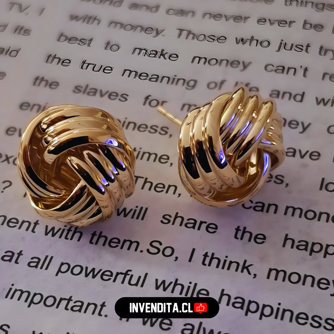 Aros enchapados en oro diseño nudo