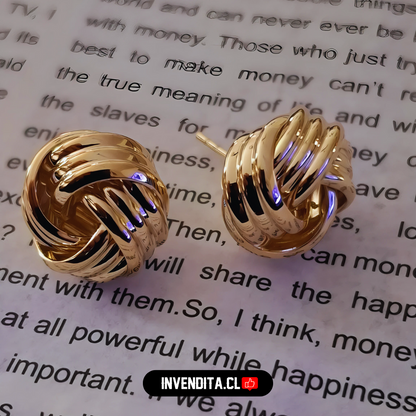 Aros enchapados en oro diseño nudo