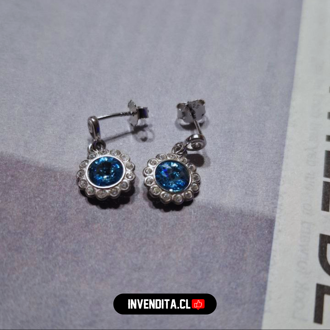 Aros de plata 925 diseño flor con cristal celeste Swarovski Elements