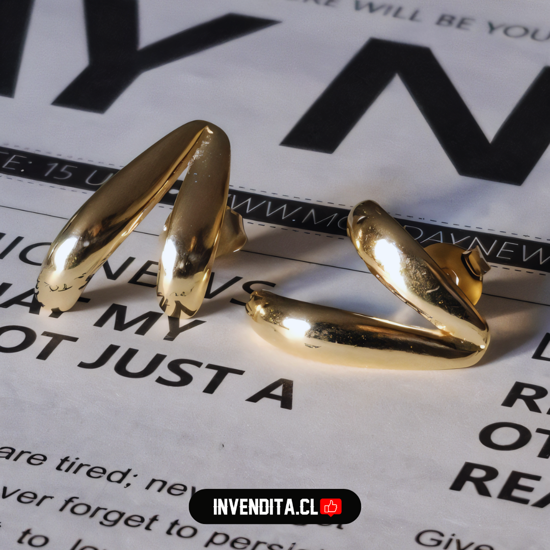 Aros enchapados en oro estilo en V de textura lisa