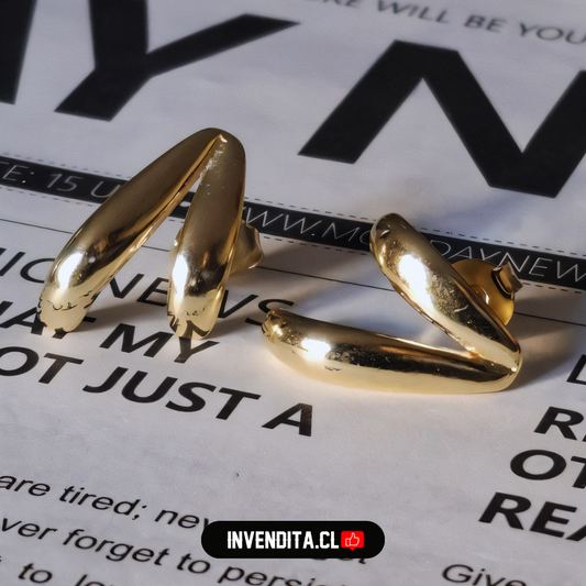 Aros enchapados en oro estilo en V de textura lisa