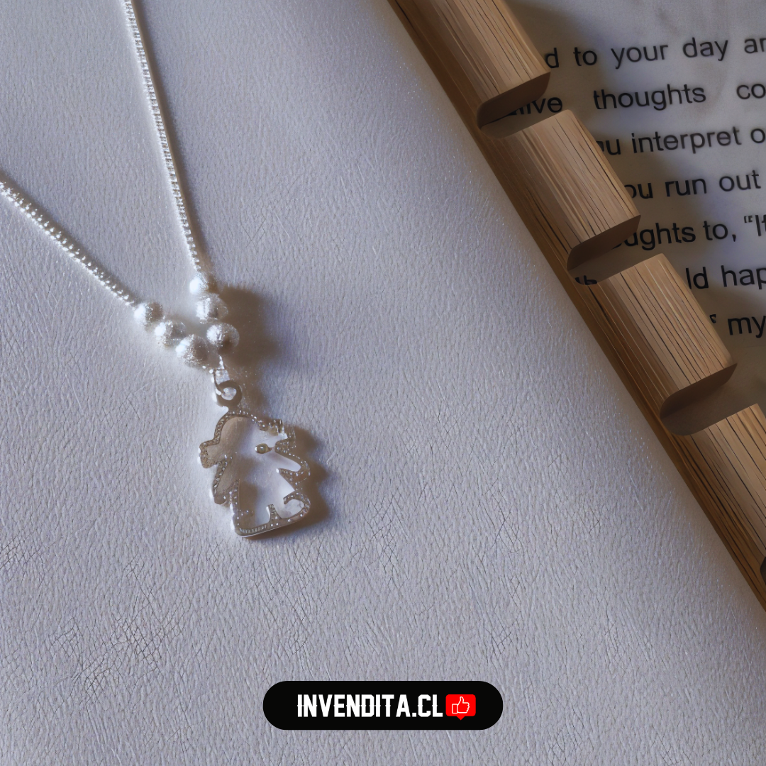 Collar de plata 925 figura niña con esferas satinadas