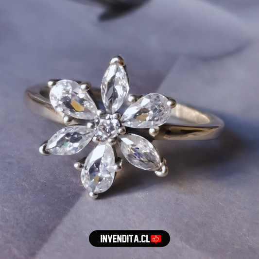 Anillo de plata 925 diseño margarita de circones