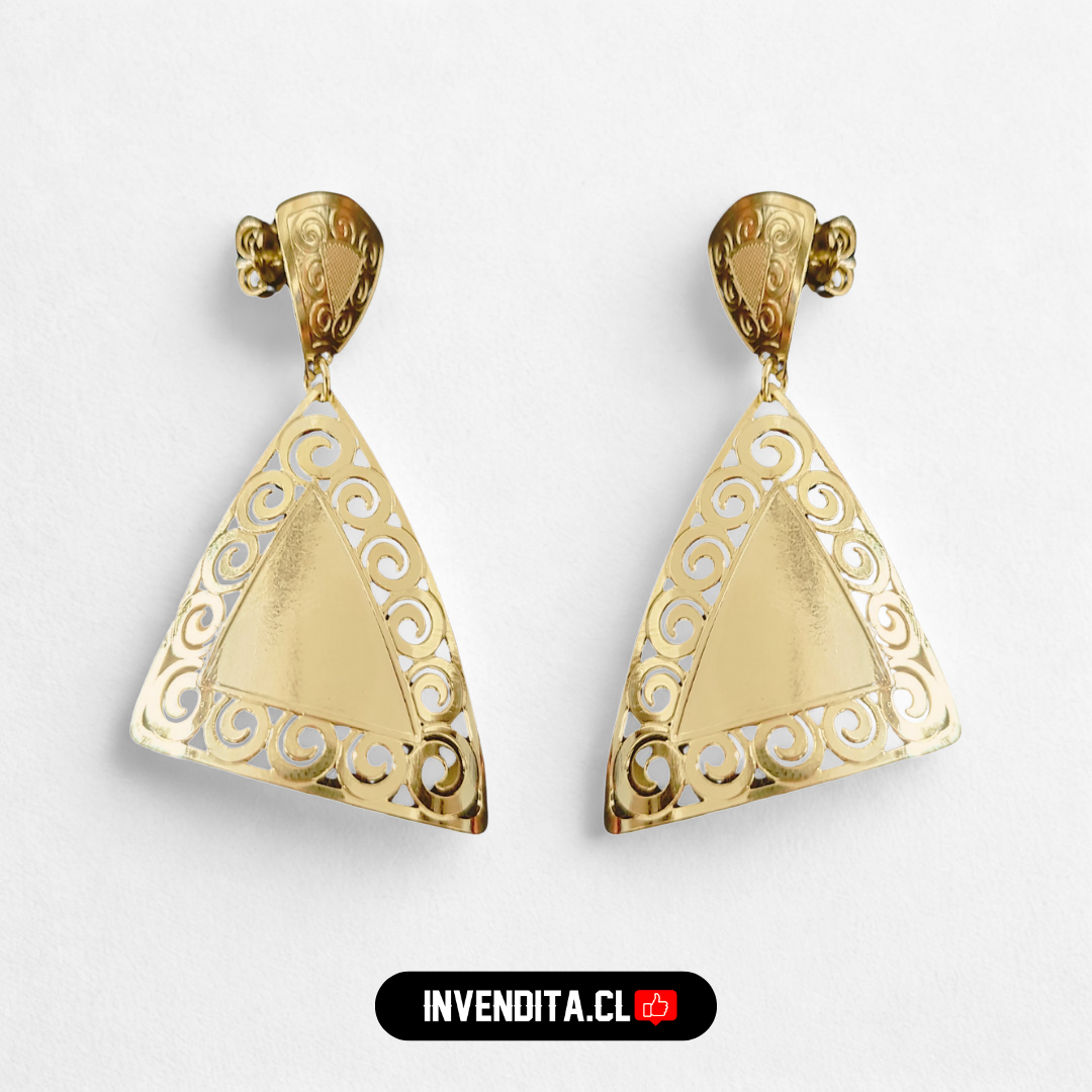 Aros enchapados en oro triangulo con detalles