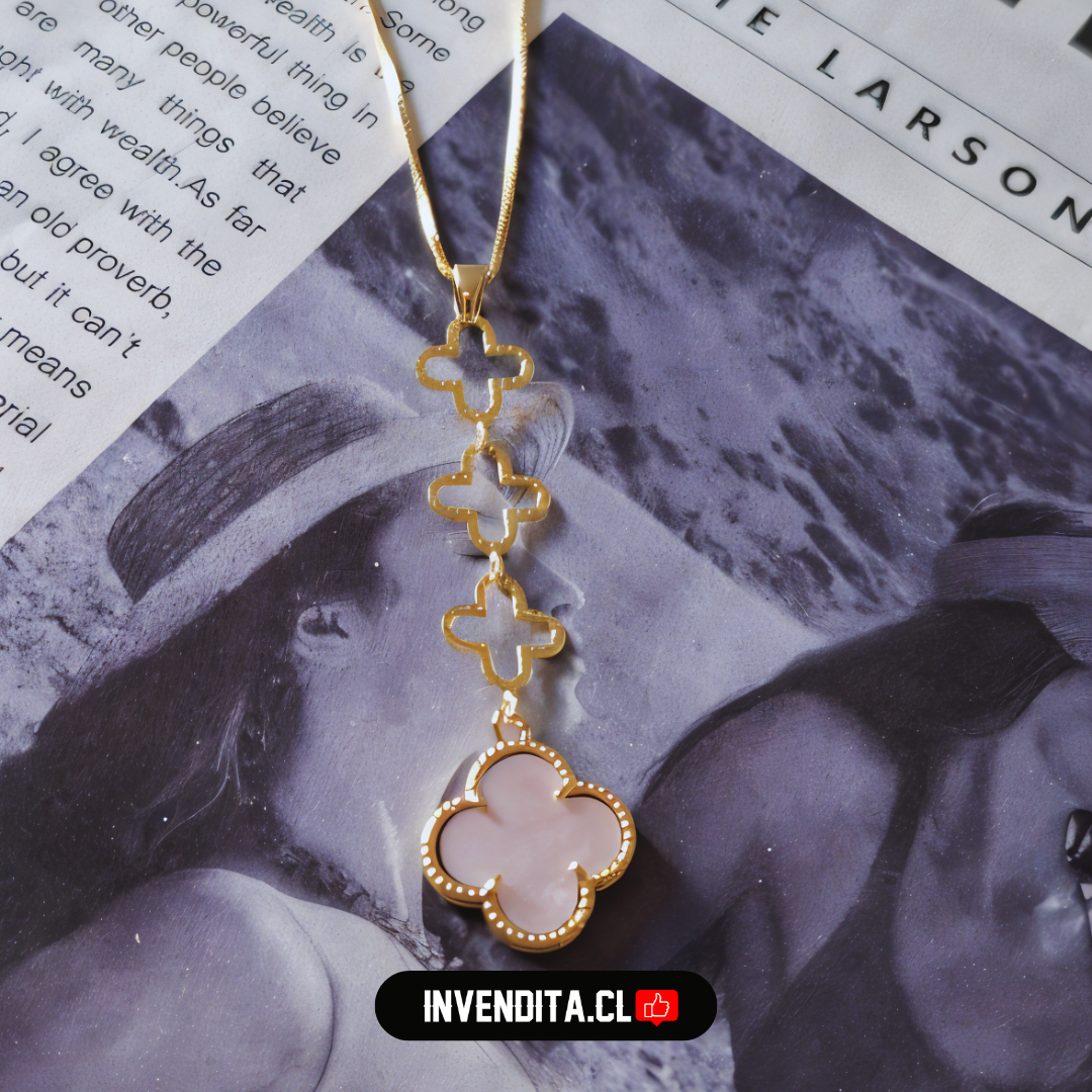 Collar enchapado en oro modelo figuras de flores y placa flor rosa