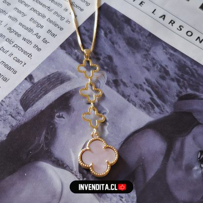 Collar enchapado en oro modelo figuras de flores y placa flor rosa