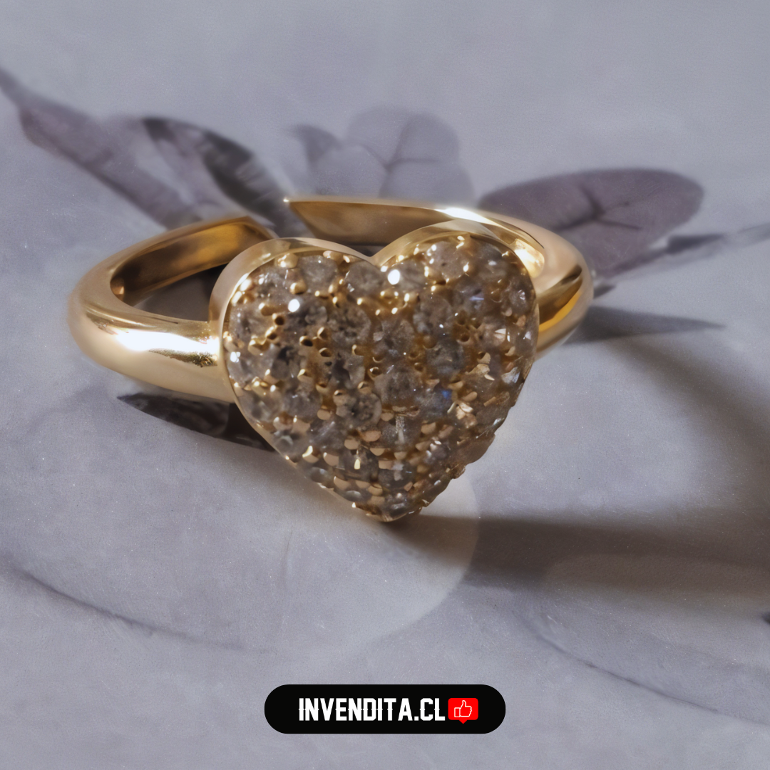 Anillo enchapado en oro diseño corazón con circones
