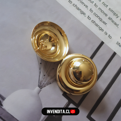 Aros enchapados en oro modelo botón textura lisa