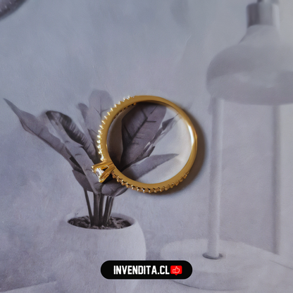 Anillo enchapado en oro circón solitario con banda de circones