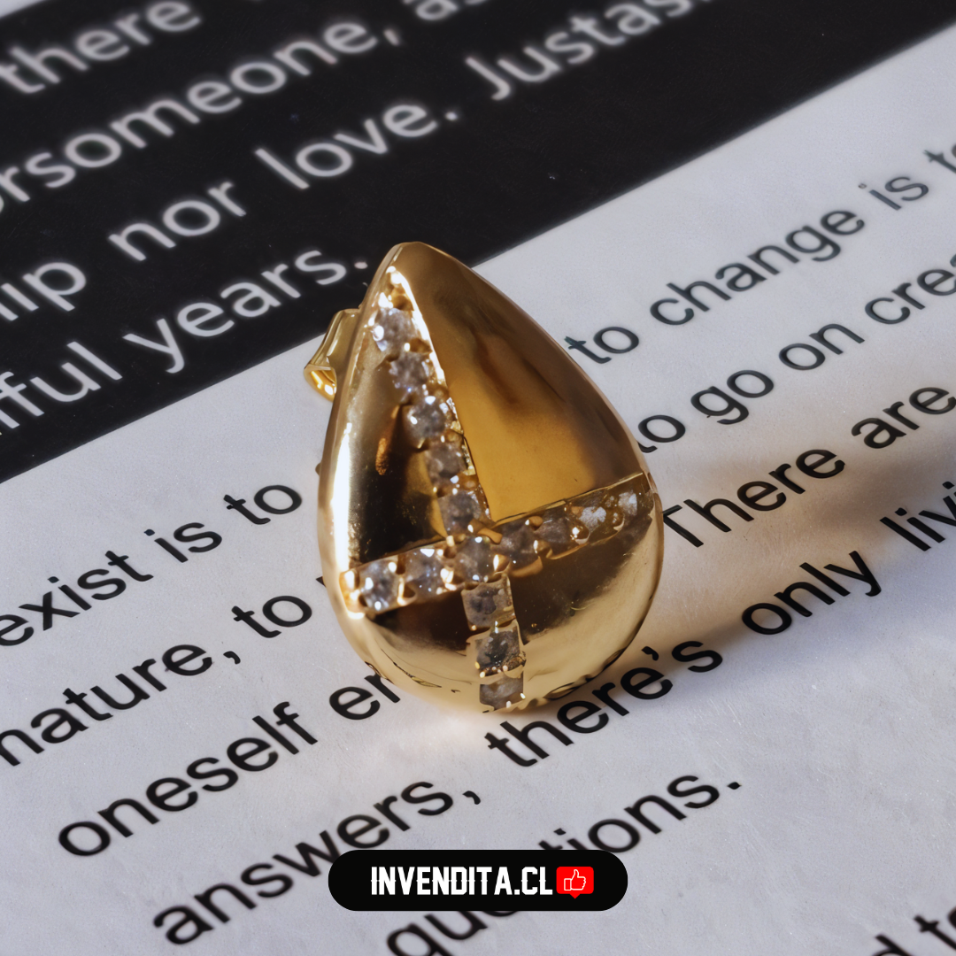 Aros enchapados en oro gota con cruz de circones