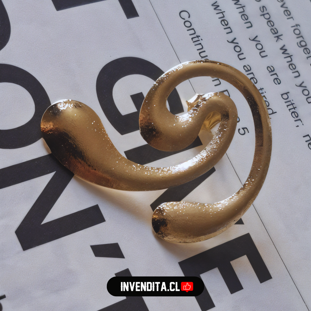 Aros enchapados en oro estilo espiral satinado