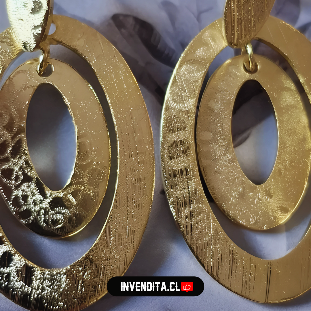 Aros enchapados en oro figuras ovaladas colgantes