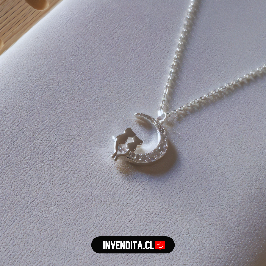 Collar de plata 925 media luna con figura de dos gatos