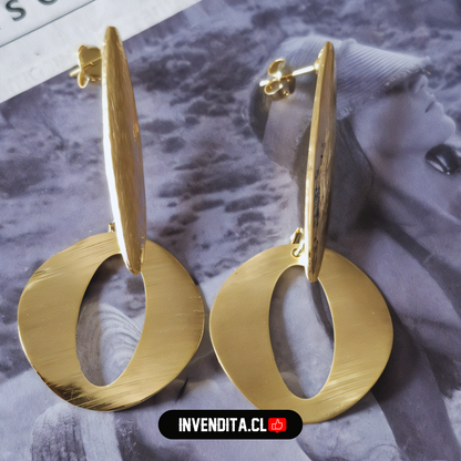 Aros enchapados en oro varilla larga con circulo irregular
