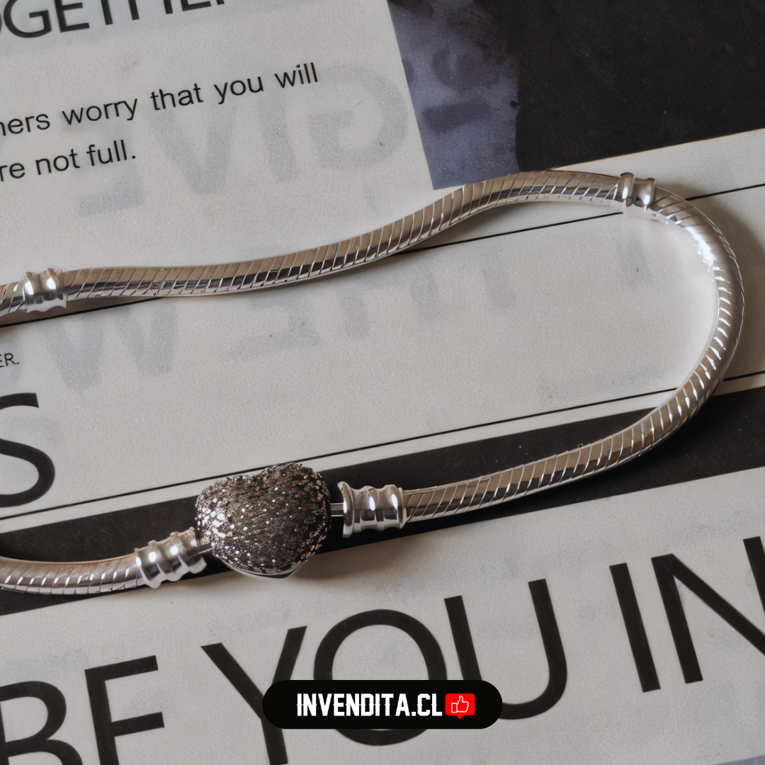 Pulsera estilo pandora de serpiente con broche de corazón centelleante