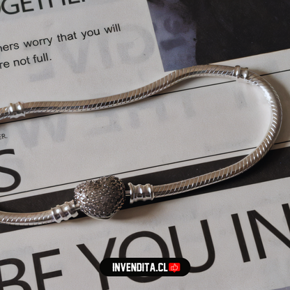 Pulsera estilo pandora de serpiente con broche de corazón centelleante