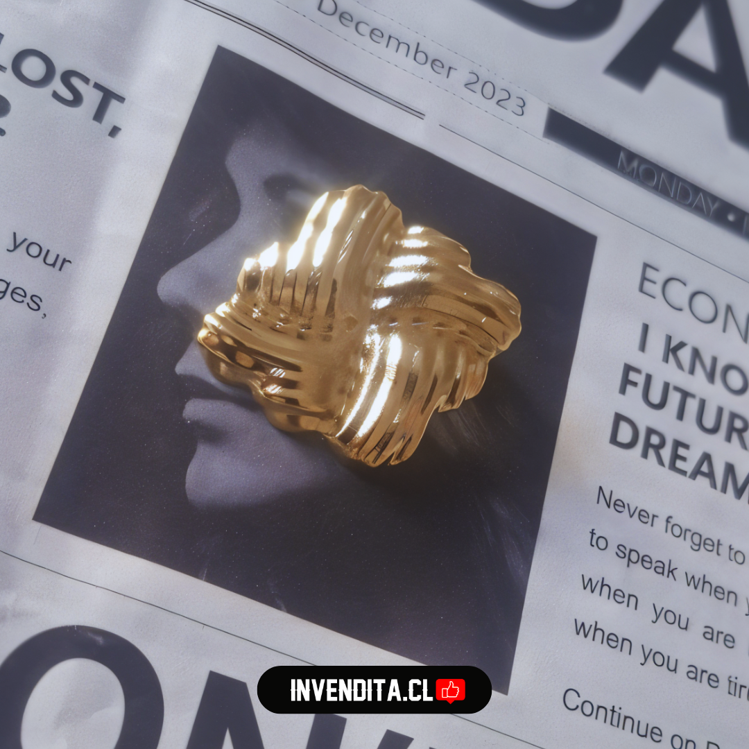 Aros enchapados en oro diseño cuadrado con relieves