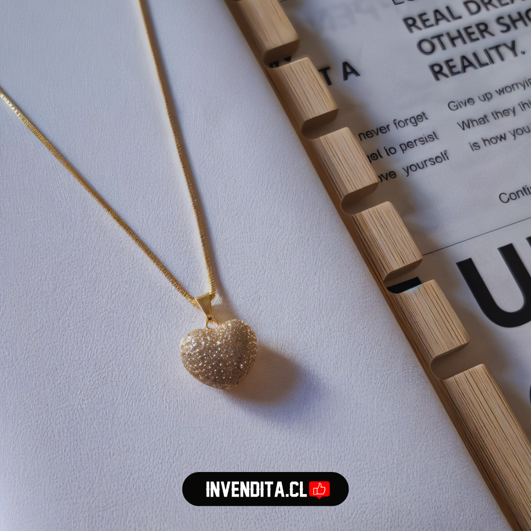 Collar enchapado en oro corazón con circones