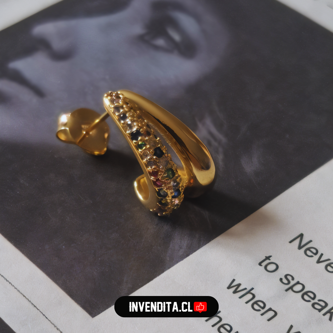 Aros enchapados en oro estilo en V con banda de circones de colores