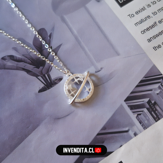 Collar de plata 925 diseño planeta con estrellas y circones