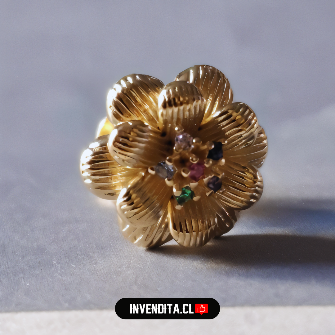 Aros enchapados en oro diseño flor con circones de colores