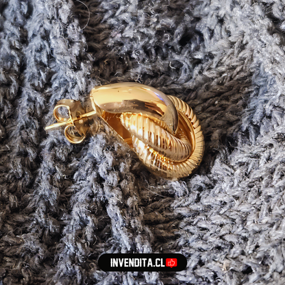 Aros enchapados de oro diseño nudo biselado