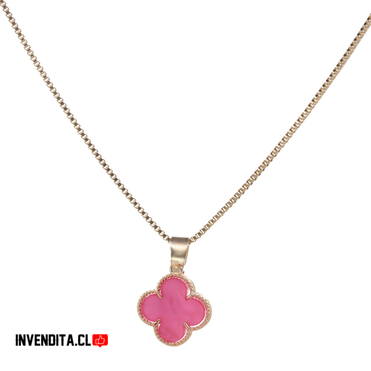 Collar enchapado en oro colgante de flor rosa