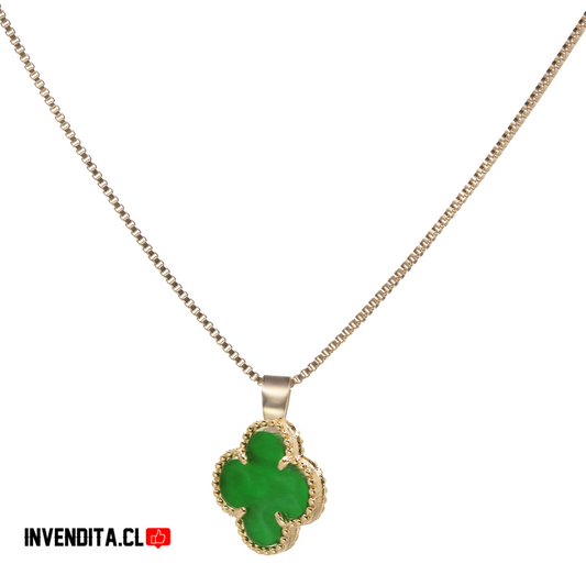 Collar enchapado en oro colgante de flor verde