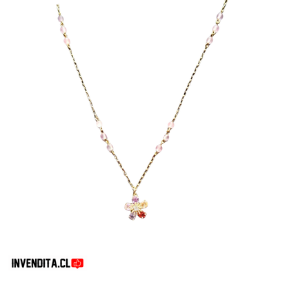 Collar enchapado en oro modelo flor de circones de colores con perlas rosadas