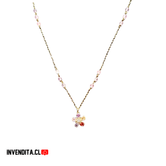 Collar enchapado en oro modelo flor de circones de colores con perlas rosadas