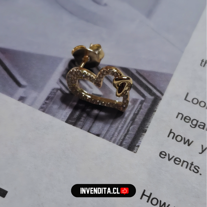Aros enchapados en oro diseño corazón con circones