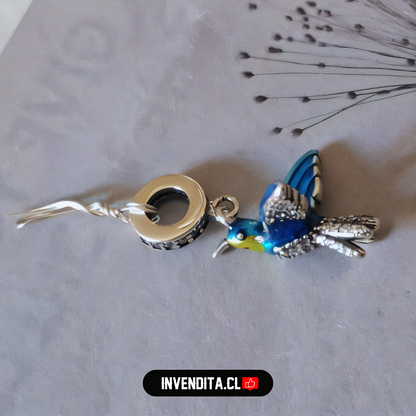 Charm estilo pandora colibrí celeste con pecho de circones