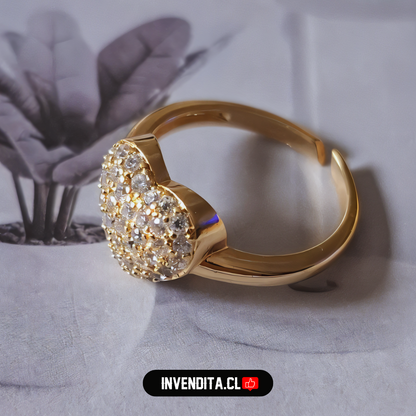 Anillo enchapado en oro diseño corazón con circones