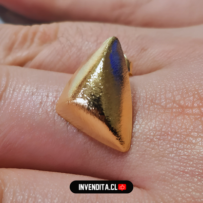 Aros enchapados en oro diseño triangulo satinado