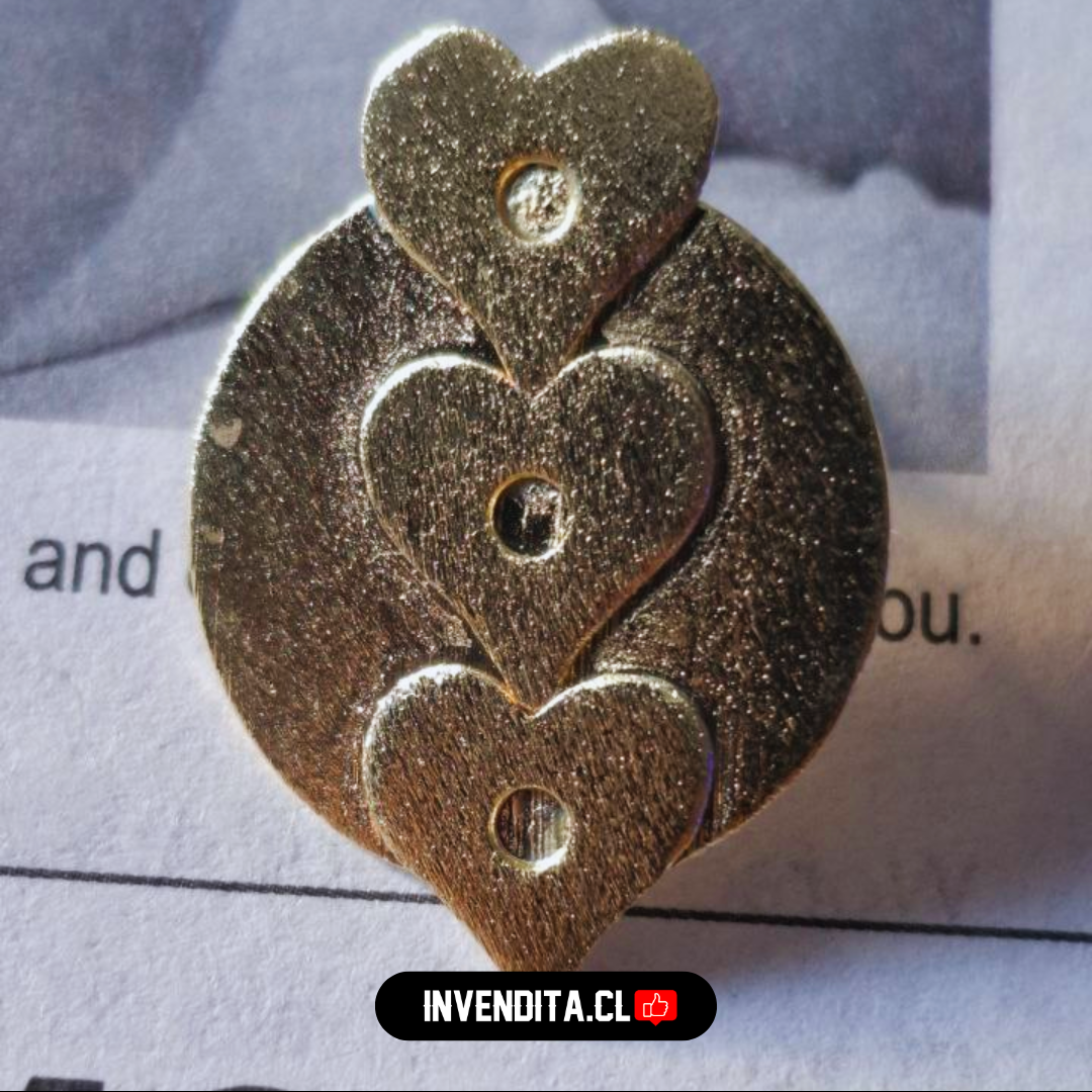 Aros enchapados en oro tres corazones con placa lisa