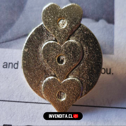 Aros enchapados en oro tres corazones con placa lisa