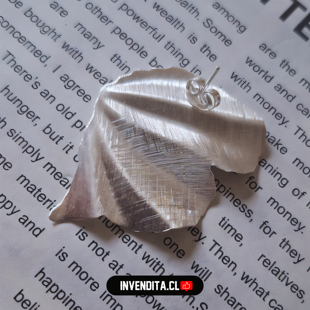 Aros enchapados en plata modelo pétalo satinado