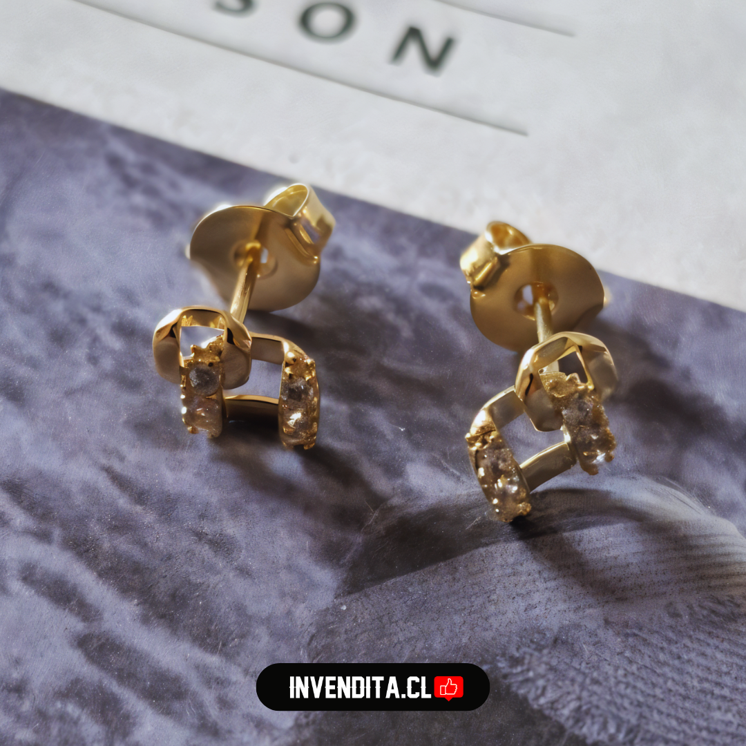 Aros enchapados en oro estilo marcos cruzados con circones