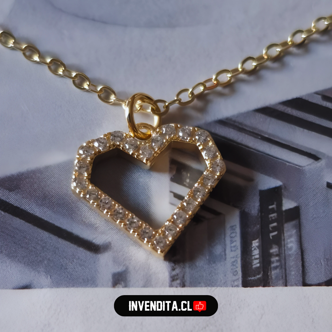 Collar enchapado en oro doble corazón y cruz de circones
