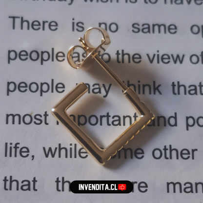 Aros enchapados en oro argollas cuadradas con circones medias