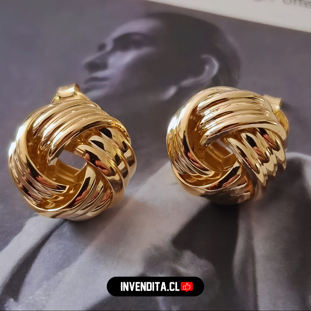 Aros enchapados en oro diseño nudo
