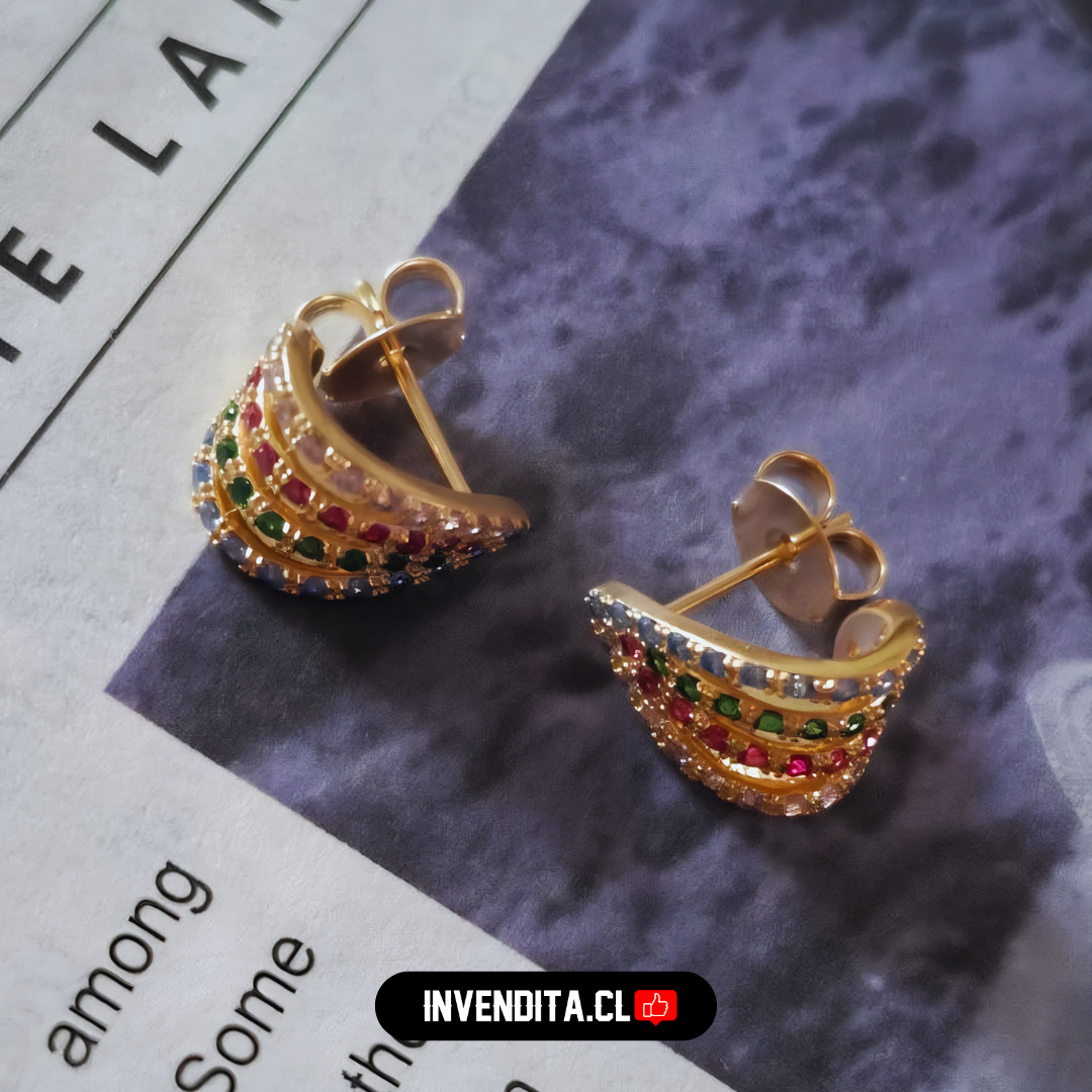 Aros enchapados en oro estilo arqueado con circones de colores