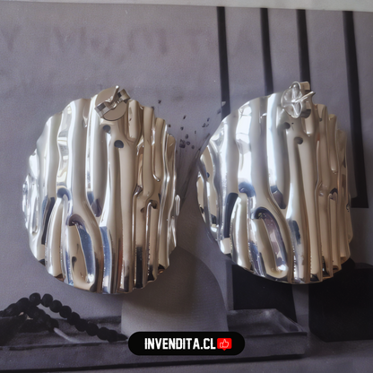 Aros enchapados en plata diseño placa con relieve